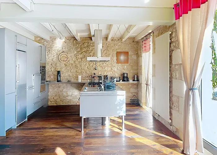 Maison De Maitre De Charme Avec Piscine & Parc Plassac (Gironde)