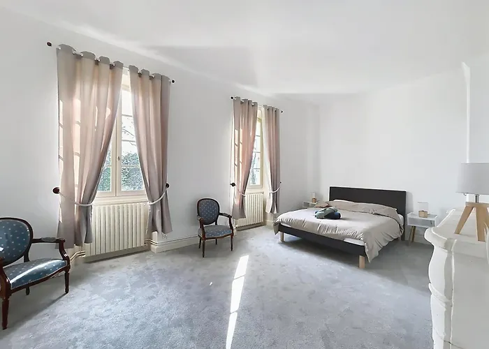 Maison De Maitre De Charme Avec Piscine & Parc Plassac (Gironde)