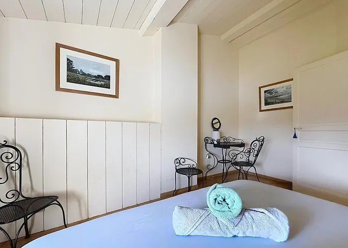 Prázdninový dům Maison De Maitre De Charme Avec Piscine & Parc Plassac (Gironde)